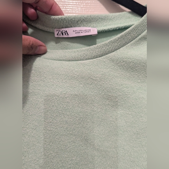 Zara Mint Green flutter sleeve top - Picture 3 of 5